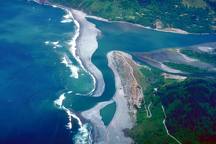 Removing the Dams From the Klamath River Lets It Flow Free for First Time in Century